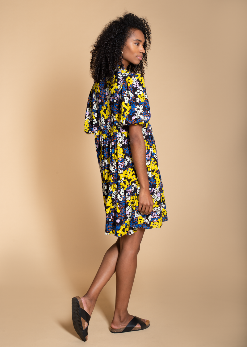 DAINTY FLORAL TIERED DRESS – WAVES in the village